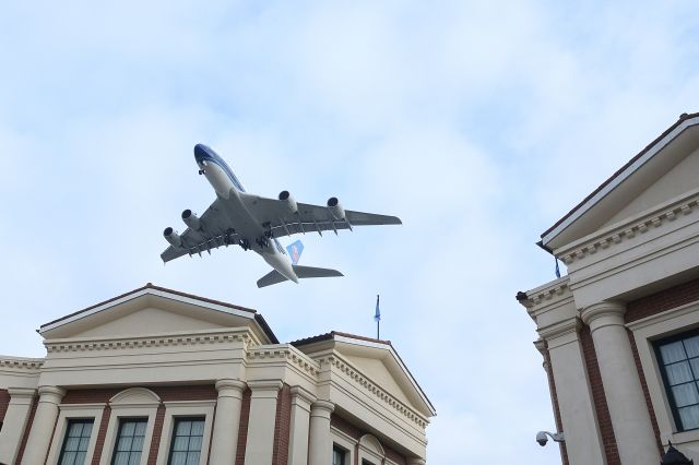 Airbus A380-800 (B-6137) - tribute to the old Kai Tak Airport VHHH