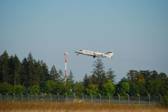 Learjet 35 (N17LJ)