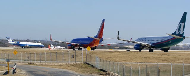 Boeing 737-700 (N279AT) - Traffic jam waiting for 22