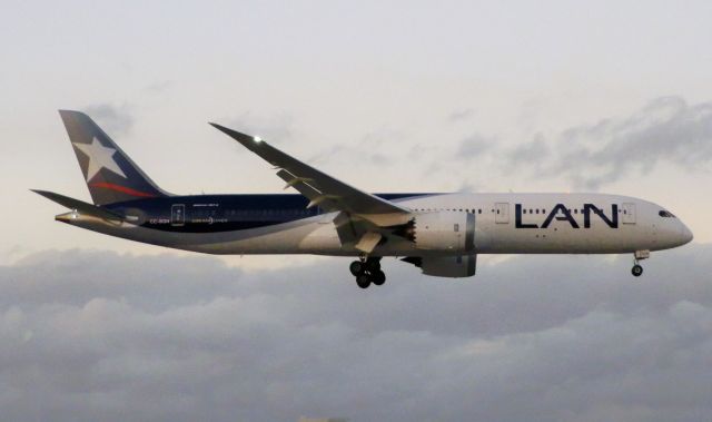 Boeing 787-9 Dreamliner (CC-BGH)