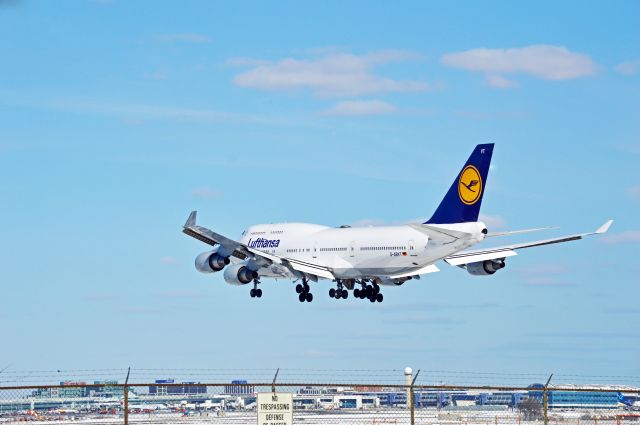 Boeing 747-400 (D-ABVT)