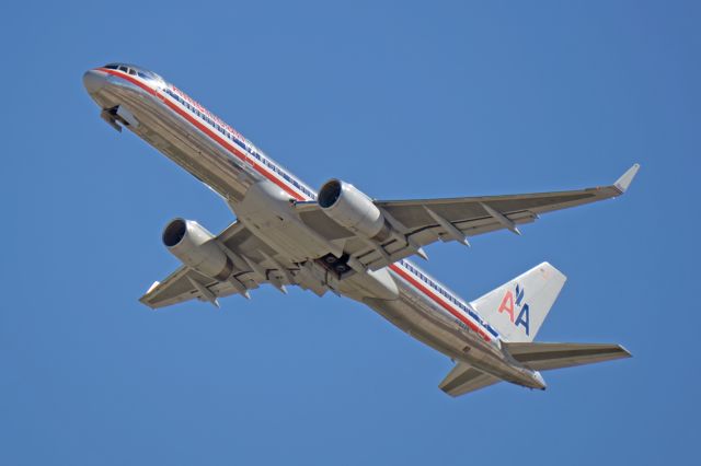 Boeing 757-200 (N184AN)