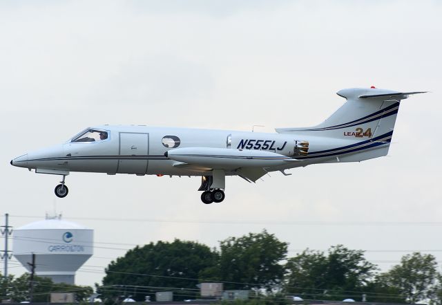 Learjet 24 (N555LJ)