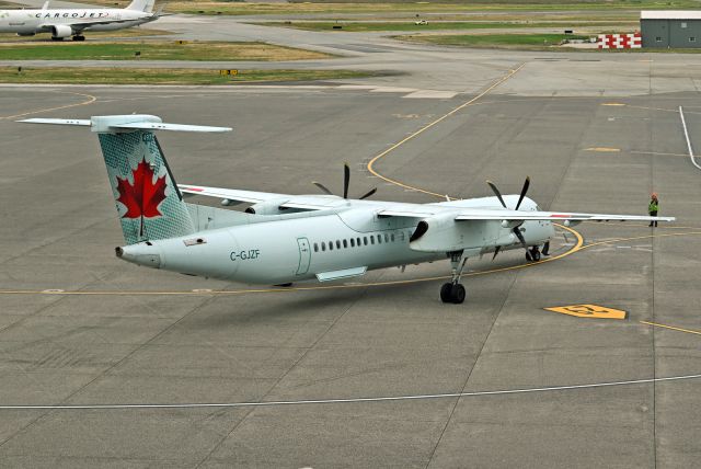 de Havilland Dash 8-400 (C-GJZF)