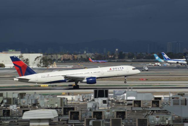 Boeing 757-200 (N6705Y) - Delta Airlines B757-232 cn30397