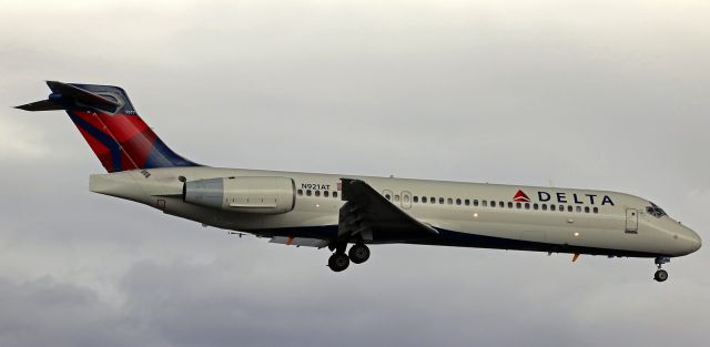 Boeing 717-200 (N921AT) - Deltas N921AT, a B717-200, is seen here in the last seconds of its s-final approach to runway 16R.  This ex-Air Tran B712 was completing an afternoon flight from Salt Lake City (KSLC).