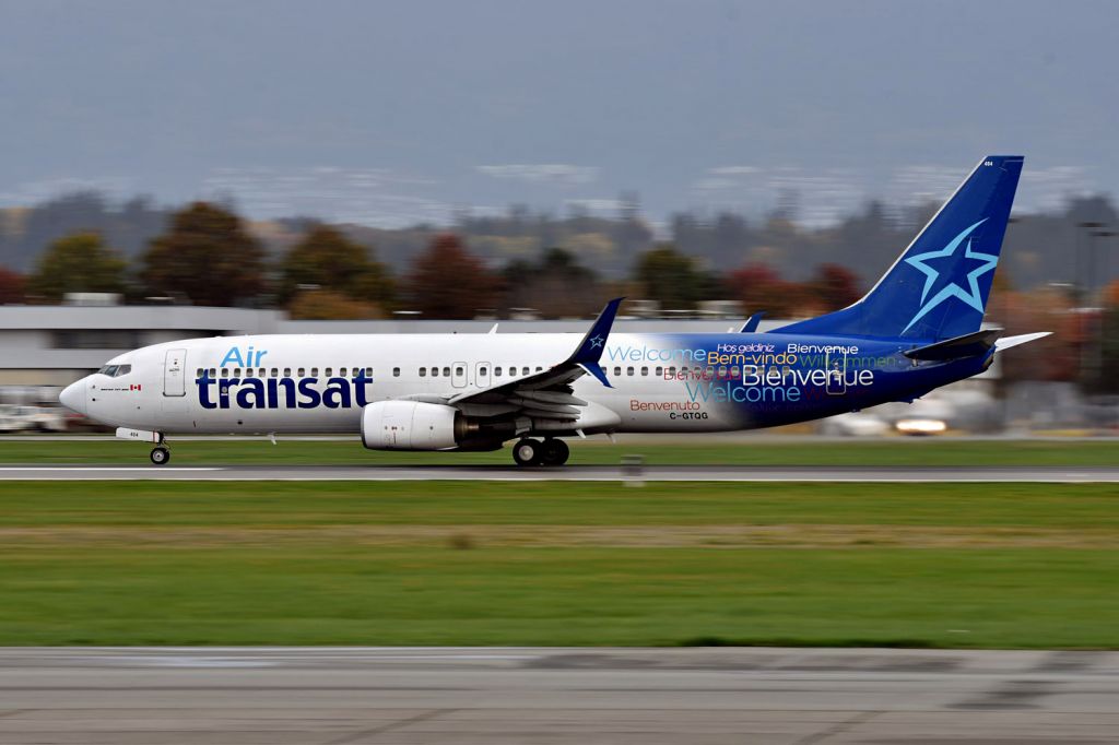 Boeing 737-800 (C-GTQG)