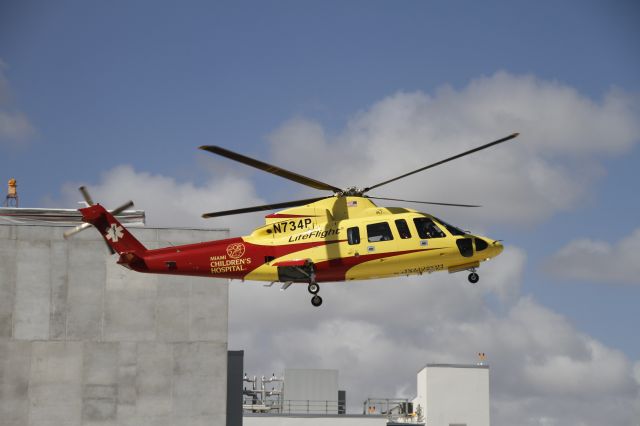 Sikorsky S-76 (N734P)
