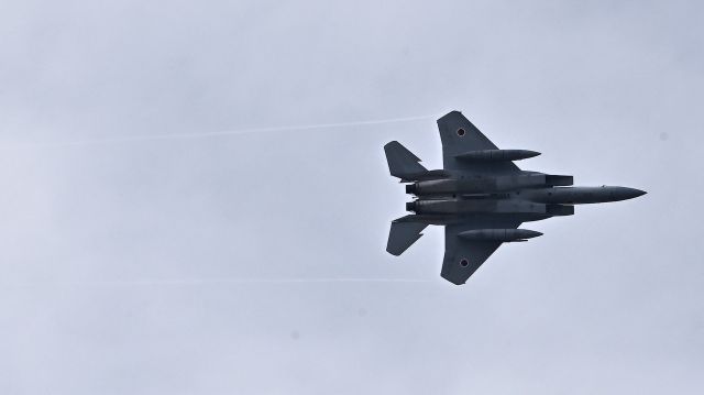 McDonnell Douglas F-15 Eagle — - 2024.04.05br /Japan Air Self-Defense Forcebr /Mitsubishi F-15DJ Eagle (92-8070)br /F-15 preparing to land on RWY06 with a bank angle of 90 degrees to the left.