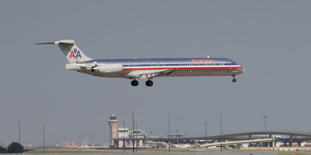 McDonnell Douglas MD-83 (N963TW)