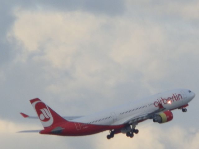 Airbus A330-200 (D-ALPI)