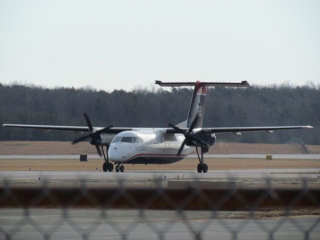 de Havilland Dash 8-200 (N943HA)