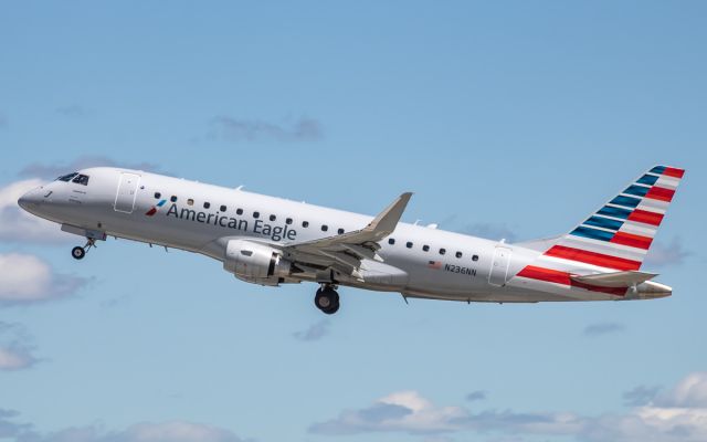 EMBRAER 175 (long wing) (N236NN)