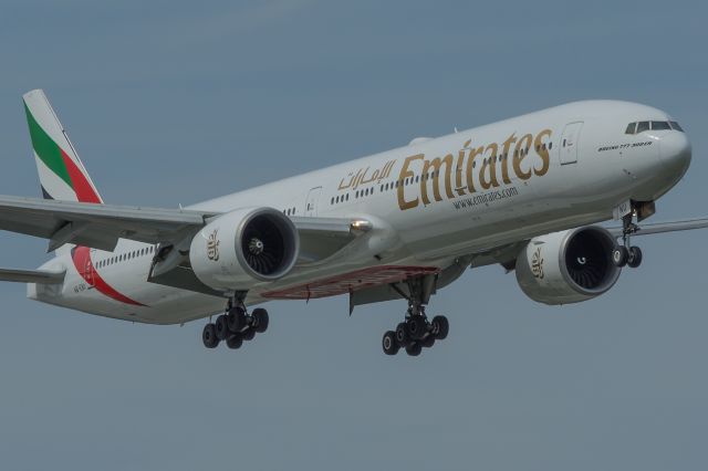 BOEING 777-300ER (A6-ENU) - EPWA SPOTTING