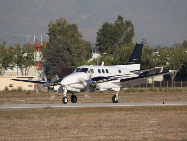 Beechcraft King Air 90 (N760EB)