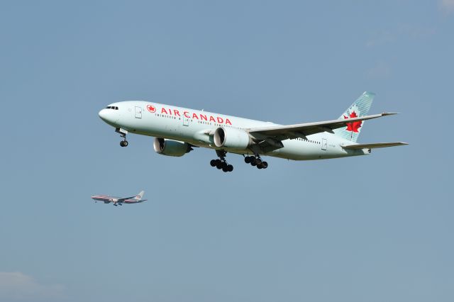 Boeing 777-200 (C-FIUF) - 2012/5/12