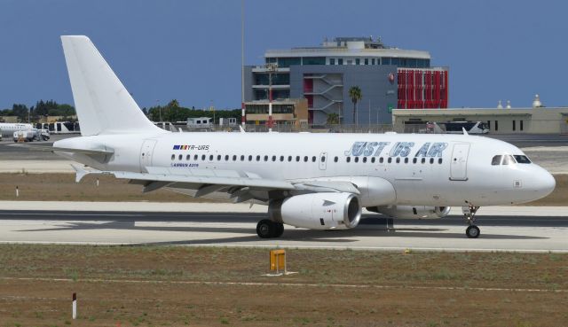 Airbus A320 (YR-URS) - On landing RW13