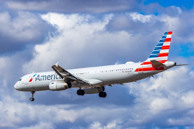 Airbus A321 (N546UW) - An American Airlines A321 landing at PHX on 2/26/23. Taken with a Canon R7 and Tamron 70-200 G2 lens.
