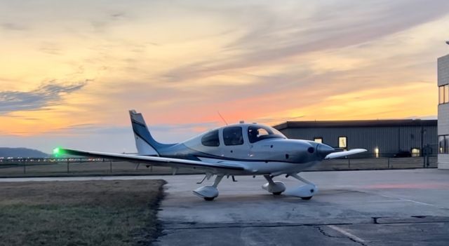 Cirrus SR-22 (N615MB) - Welcome home... Landing at Dusk