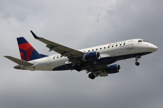 Embraer 170/175 (N868RW) - Delta Flight 6015 operated by Shuttle America (N868RW) arrives at Sarasota-Bradenton International Airport following a flight from LaGuardia Airport