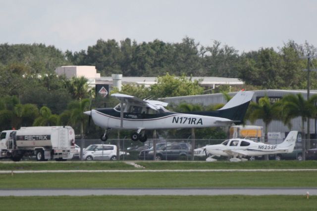 Cessna Skylane (N171RA)