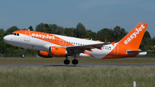 Airbus A319 (G-EZDU)