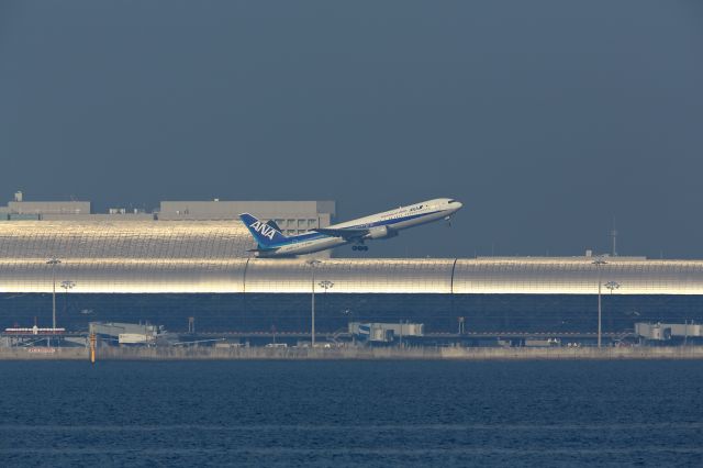 BOEING 767-300 (JA612A)