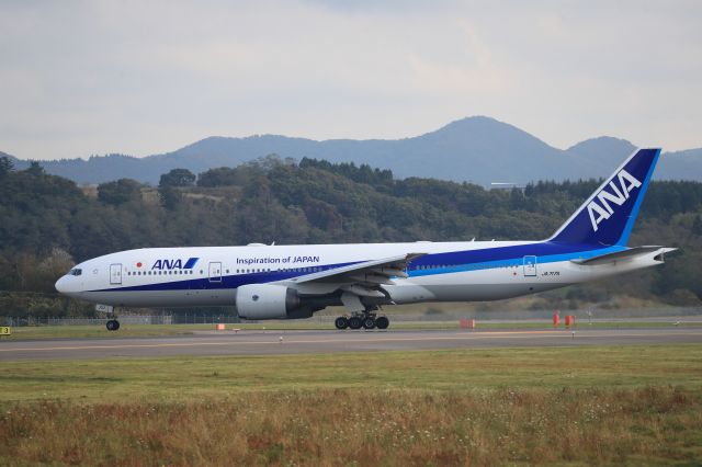 Boeing 777-200 (JA717A) - October 9th 2017:HND-HKD.