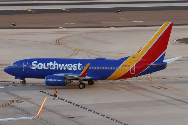 Boeing 737-700 (N793SA)