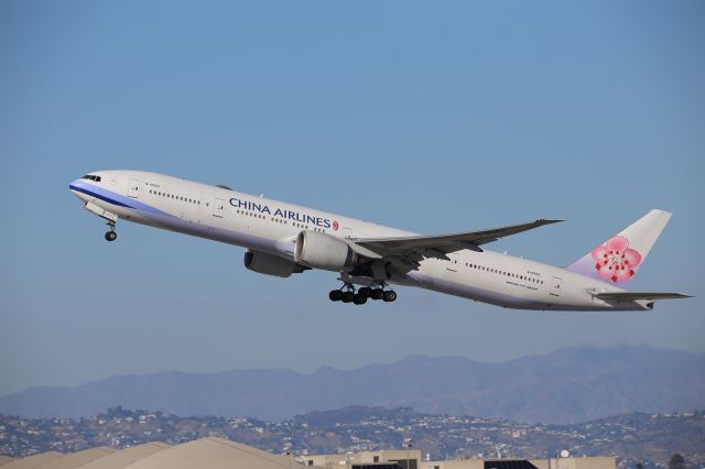 BOEING 777-300ER (B-18002)