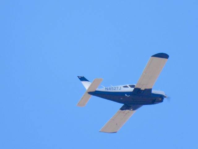 Piper Cherokee (N4527J)
