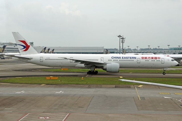 BOEING 777-300 (B-2023)