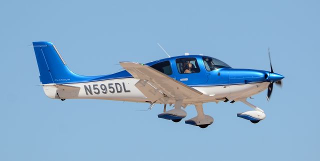 Cirrus SR-22 (N595DL) - N595DL 2018 Cirrus SR22T GTS Platinum - North Las Vegas Airport (IATA: VGT, ICAO: KVGT, FAA LID: VGT)br /Photo: TDelCorobr /September 21, 2019