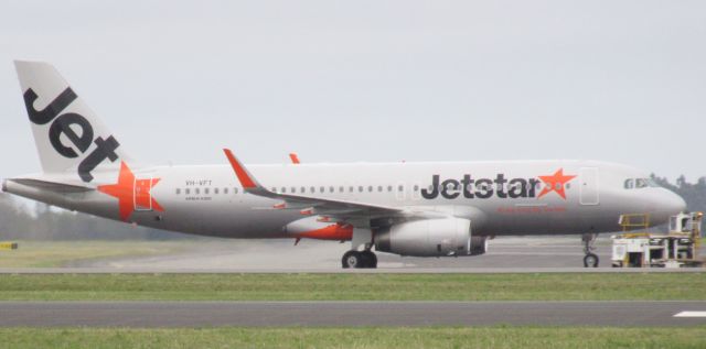 Airbus A320 (VH-VFT) - This is a Jetstar A320 at the domestic terminal.