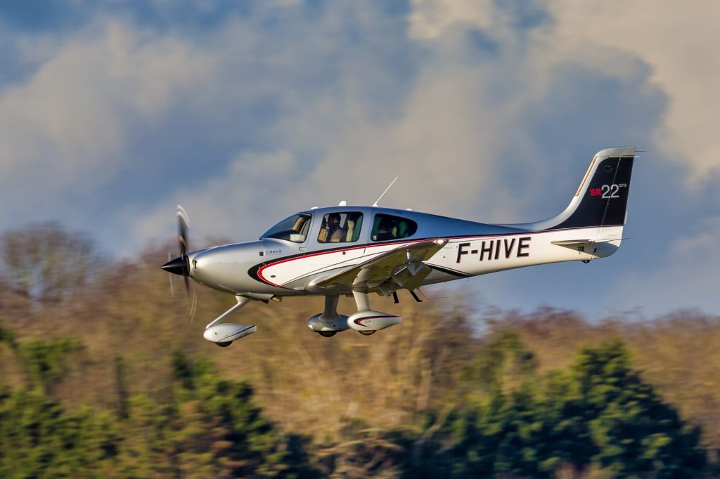 Cirrus SR-22 (F-HIVE)