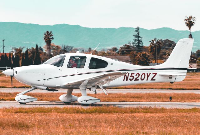 Cirrus SR-20 (N520YZ)