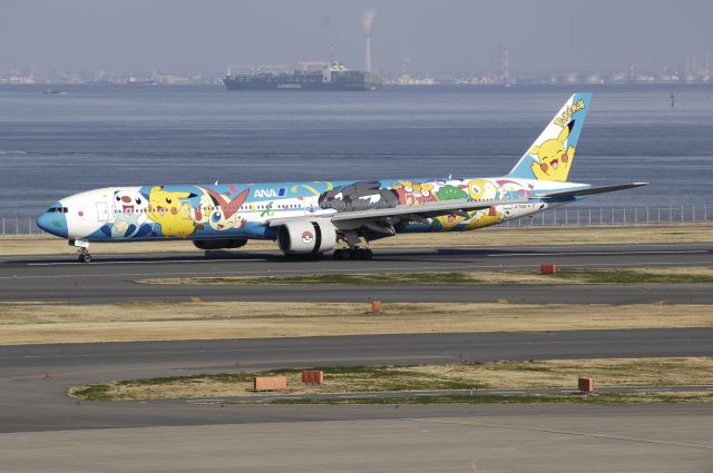 BOEING 777-300 (JA754A) - Landing at Haneda Intl Airport Rwy34R on 2012/03/14 "Pokemon c/s"