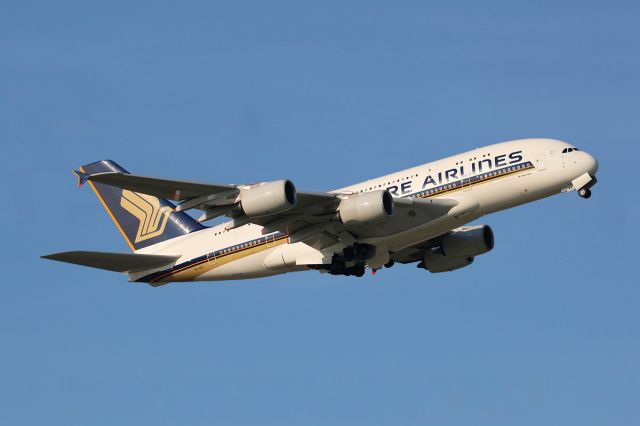 Airbus A380-800 (9V-SKV) - SINGAPORE AIRLINES - AIRBUS 380-841 - REG 9V-SKV (CN 247) - LONDON HEATHROW INTERNATIONAL AIRPORT - EGLL 