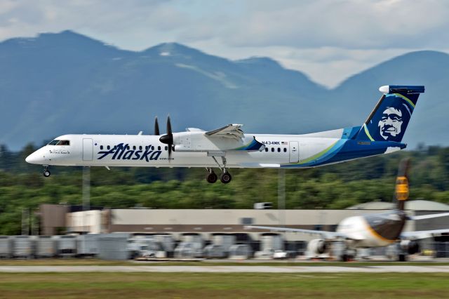 de Havilland Dash 8-400 (N434MK)