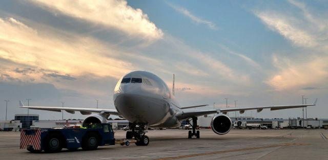 Airbus A330-300 (N278AY)