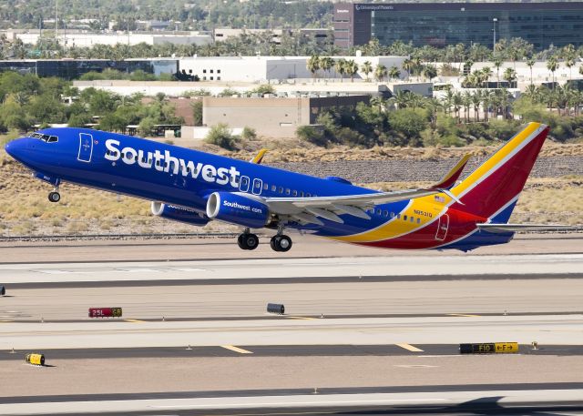 Boeing 737-800 (N8531Q)