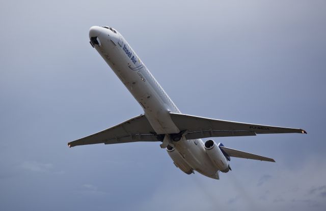 McDonnell Douglas MD-82 (PJ-MDA)