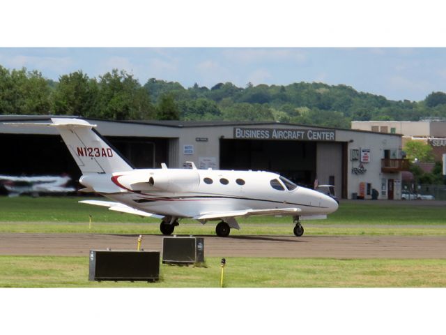 Cessna Citation Mustang (N123AD) - Take off RW08.