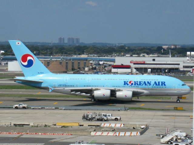 Airbus A380-800 (HL7614)
