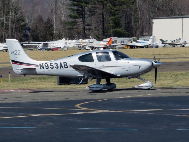 Cirrus SR-22 (N953AB) - A very nice Cirrus after landing runway 26.