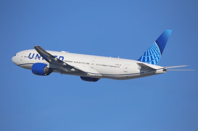 Boeing 777-200 (N783UA)