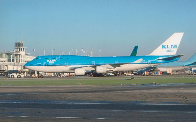 Boeing 747-400 —