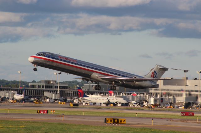 McDonnell Douglas MD-82 (N7547A)