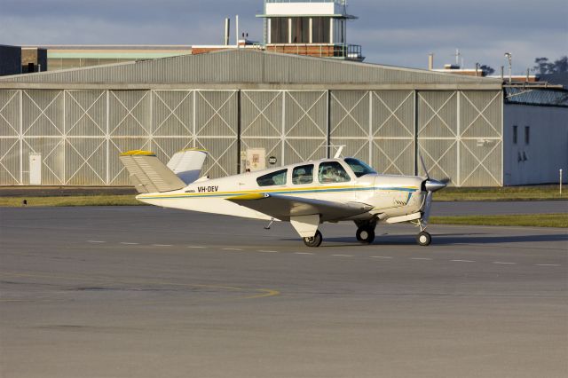Beechcraft 35 Bonanza (VH-DEV) - Beechcraft V35 Bonanza (VH-DEV) taxiing at Wagga Wagga Airport.