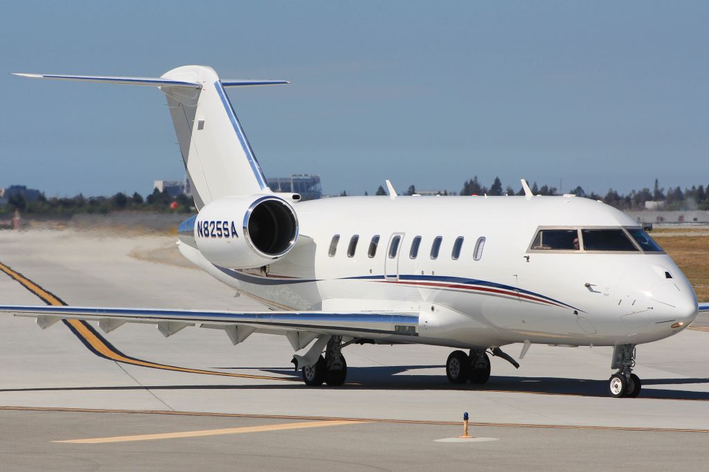 Canadair Challenger (N825SA)